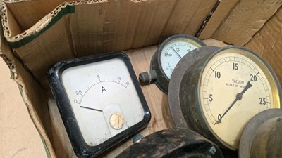 Lot 71 - BOX OF VARIOUS PRESSURE GAUGES & WELDING GAUGES