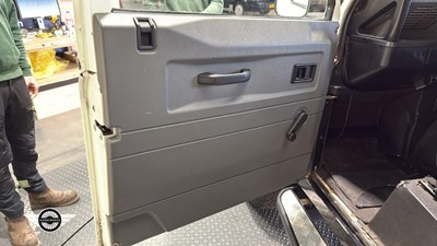Lot 318 - 2001 LAND ROVER DEFENDER 110 TD5