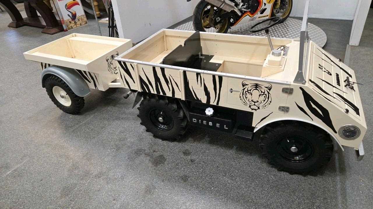 Lot 1 - TOYLANDER UNIMOG WITH TOWN & COUNTRY TRAILER