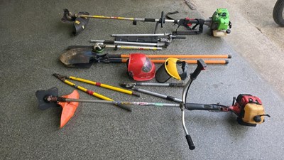 Lot 747 - 2 PETROL STRIMMERS WITH ATTACHMENTS & A HOLE DIGGER