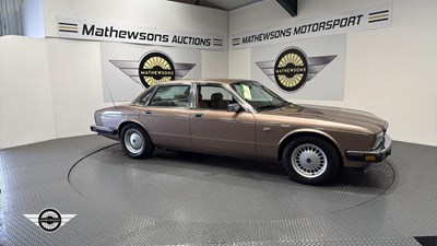 Lot 452 - 1989 DAIMLER 3.6