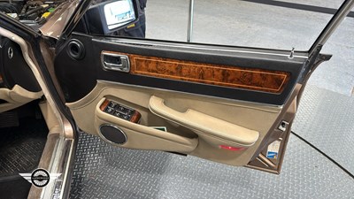 Lot 452 - 1989 DAIMLER 3.6