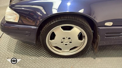 Lot 632 - 1999 MERCEDES