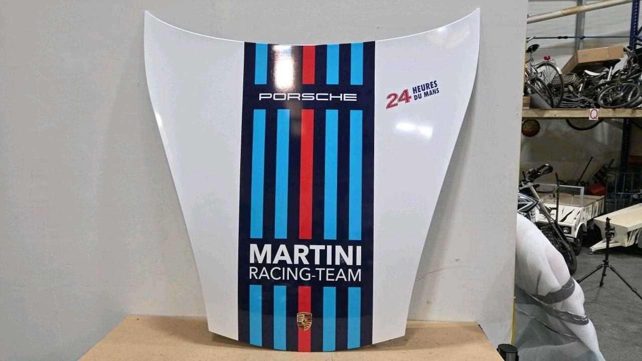 Lot 109 - MARTINI LIVERY PORSCHE 911 BONNET WALL ORNAMENT