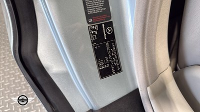 Lot 699 - 2005 MERCEDES SL 350 AUTO