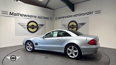 Lot 699 - 2005 MERCEDES SL 350 AUTO
