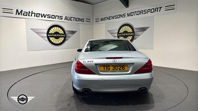 Lot 699 - 2005 MERCEDES SL 350 AUTO