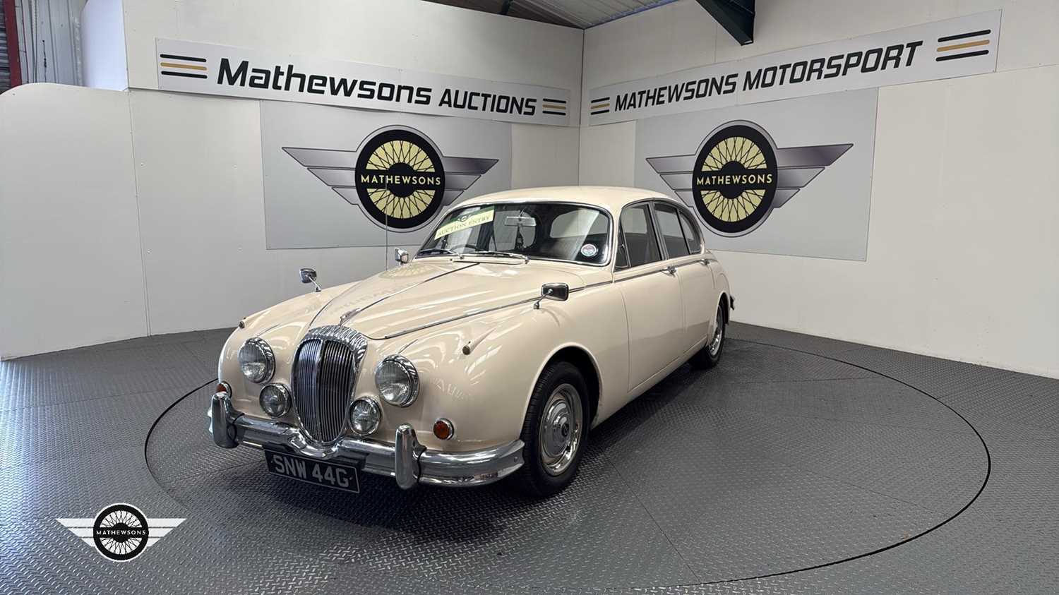 Lot 57 - 1968 DAIMLER V8 250