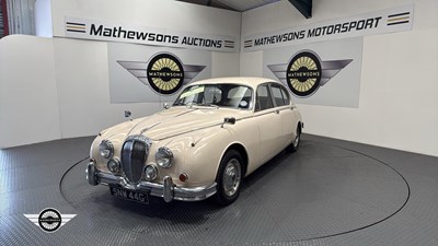 Lot 57 - 1968 DAIMLER V8 250