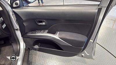 Lot 899 - 2008 MITSUBISHI OUTLANDER