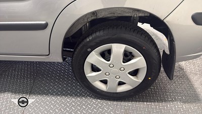 Lot 852 - 2004 SUZUKI IGNIS GL