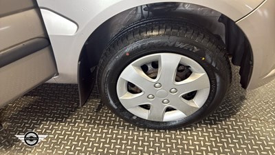 Lot 852 - 2004 SUZUKI IGNIS GL