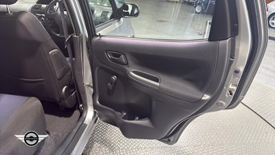 Lot 852 - 2004 SUZUKI IGNIS GL