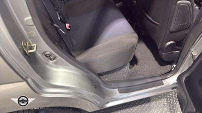 Lot 852 - 2004 SUZUKI IGNIS GL