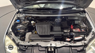 Lot 852 - 2004 SUZUKI IGNIS GL