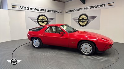 Lot 815 - 1984 PORSCHE 928 S