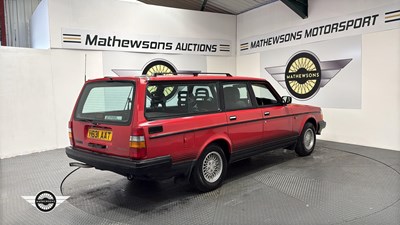 Lot 20 - 1991 VOLVO 240