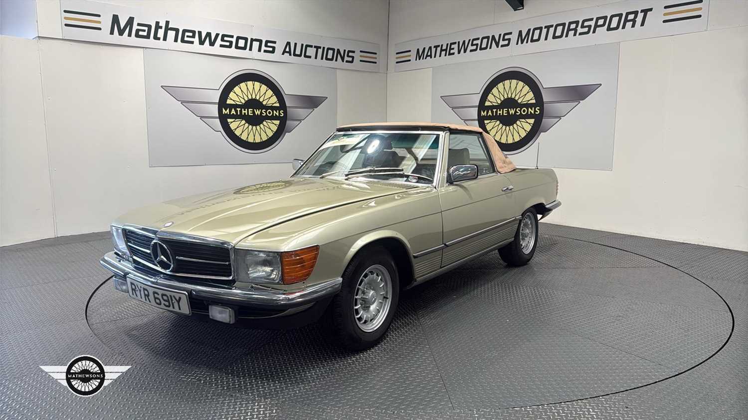 Lot 26 - 1982 MERCEDES 380 SL AUTO