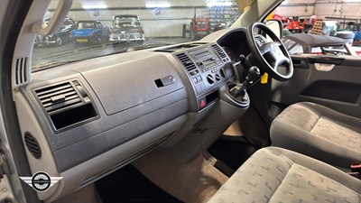 Lot 42 - 2005 VOLKSWAGEN T-SPORTER T30 130 TDI LWB