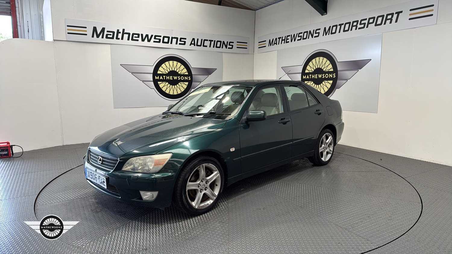 Lot 8 - 2000 LEXUS IS200 SE