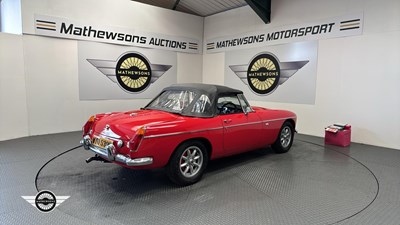 Lot 798 - 1977 MG B