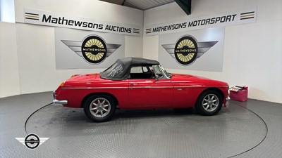 Lot 798 - 1977 MG B