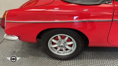 Lot 798 - 1977 MG B