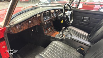 Lot 798 - 1977 MG B