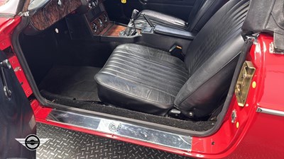 Lot 798 - 1977 MG B