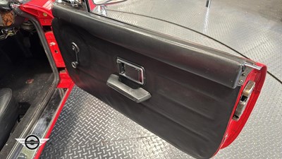 Lot 798 - 1977 MG B