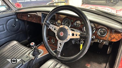 Lot 798 - 1977 MG B