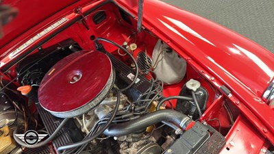 Lot 798 - 1977 MG B