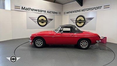 Lot 798 - 1977 MG B