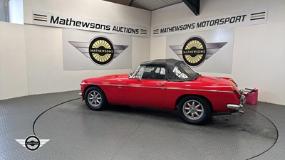 Lot 798 - 1977 MG B