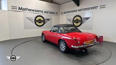 Lot 798 - 1977 MG B