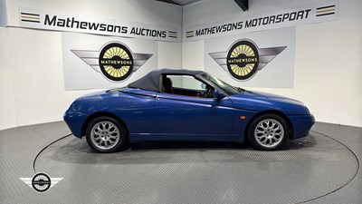 Lot 302 - 2000 ALFA ROMEO SPIDER LUSSO T-SPARK 16V
