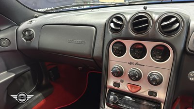 Lot 302 - 2000 ALFA ROMEO SPIDER LUSSO T-SPARK 16V