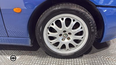 Lot 302 - 2000 ALFA ROMEO SPIDER LUSSO T-SPARK 16V