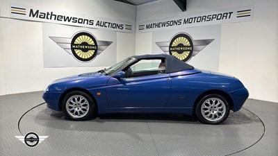 Lot 302 - 2000 ALFA ROMEO SPIDER LUSSO T-SPARK 16V