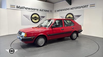 Lot 330 - 1990 VOLVO 340 GL S/R AUTO