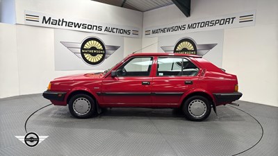 Lot 330 - 1990 VOLVO 340 GL S/R AUTO