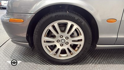 Lot 162 - 2004 JAGUAR S-TYPE V6 SE AUTO