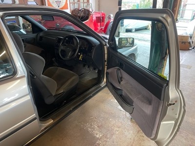 Lot 45 - 1993 FORD ESCORT XR3I
