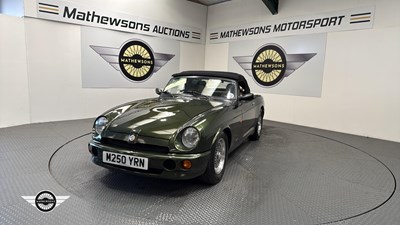 Lot 674 - 1994 MG RV8