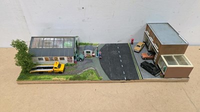 Lot 459 - 1.76 SCALE VEHICLE GARAGE DIORAMA MODEL 19" X 8"