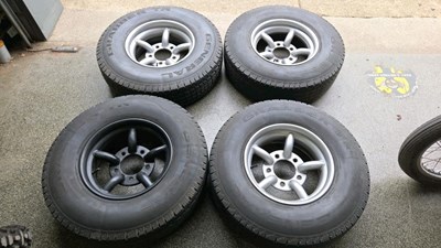 Lot 629 - SET OF 4 LAND ROVER STEEL TUBULAR 5 SPOKE WHEELS & TYRES