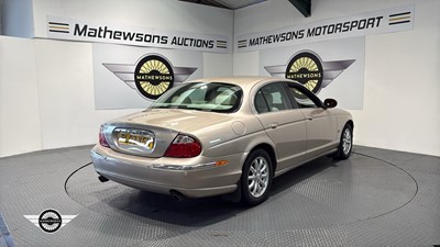 Lot 835 - 2003 JAGUAR S-TYPE V6 SE AUTO