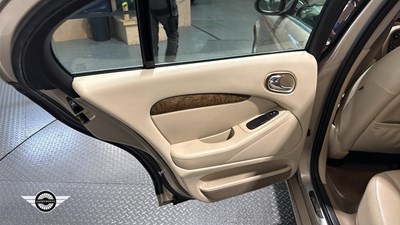 Lot 835 - 2003 JAGUAR S-TYPE V6 SE AUTO