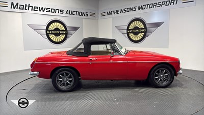 Lot 774 - 1971 MG B