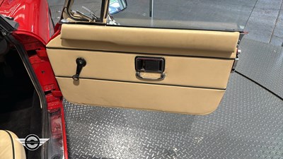 Lot 774 - 1971 MG B